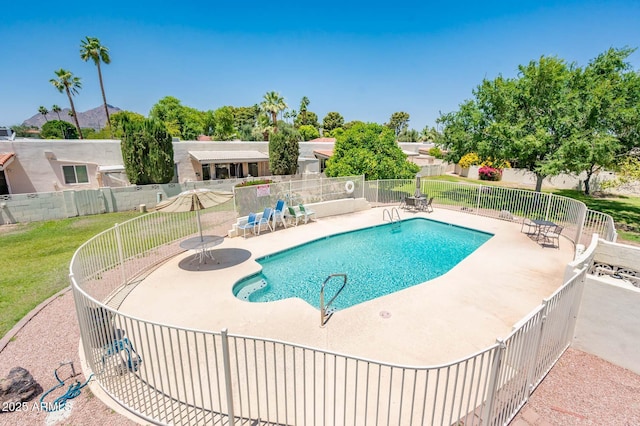 5209 N 78th St, Scottsdale, AZ 85250 - community pool with a patio