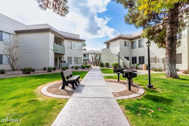 view of property's community featuring a yard