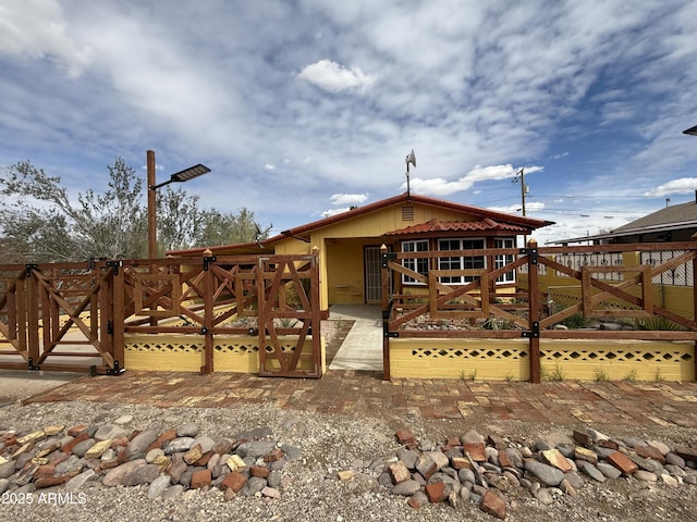 view of front of home featuring a gate