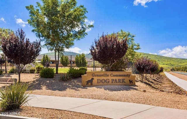 community / neighborhood sign with a mountain view