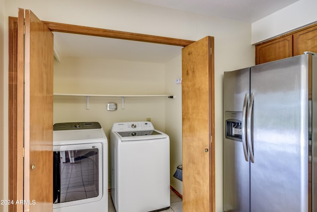 washroom with washing machine and dryer