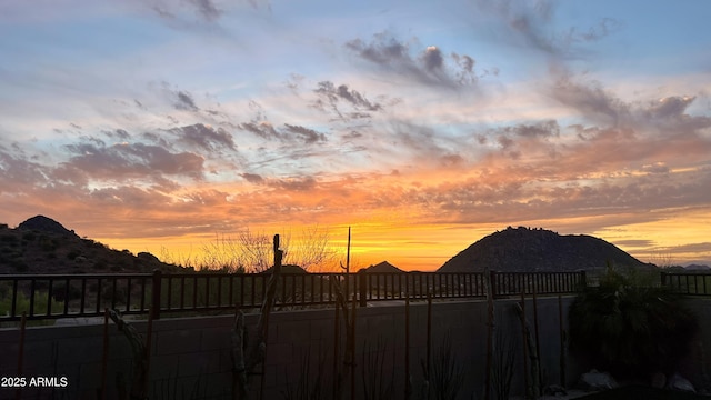 view of yard at dusk