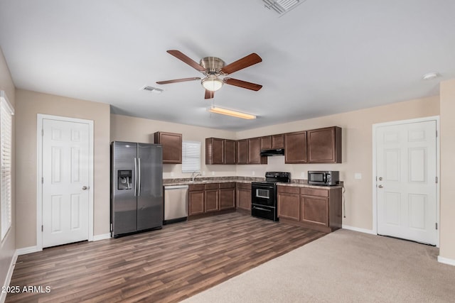 kitchen featuring a sink, ceiling fan, baseboards, appliances with stainless steel finishes, and visible vents