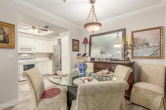 dining space with ornamental molding, light hardwood / wood-style floors, and ceiling fan