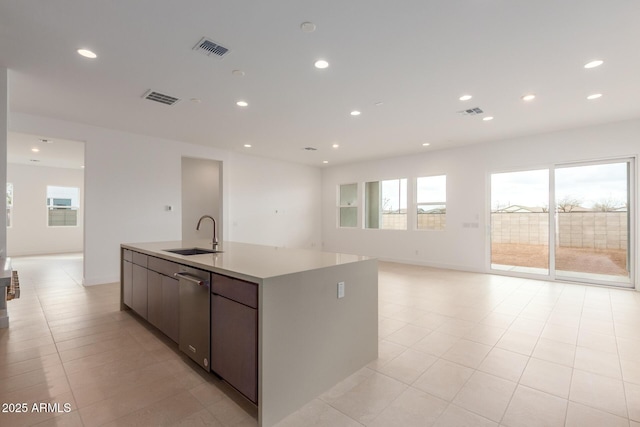 kitchen featuring recessed lighting, visible vents, a sink, and a center island with sink