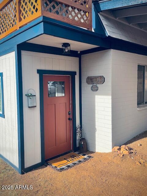 entrance to property with a balcony