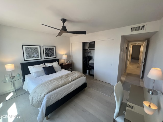 bedroom featuring a ceiling fan, visible vents, and a closet