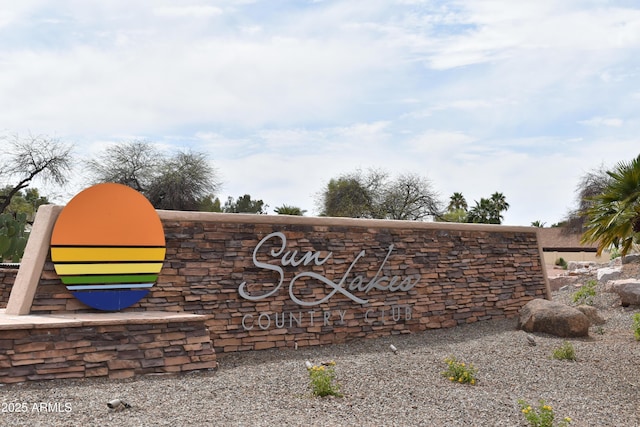 view of community / neighborhood sign