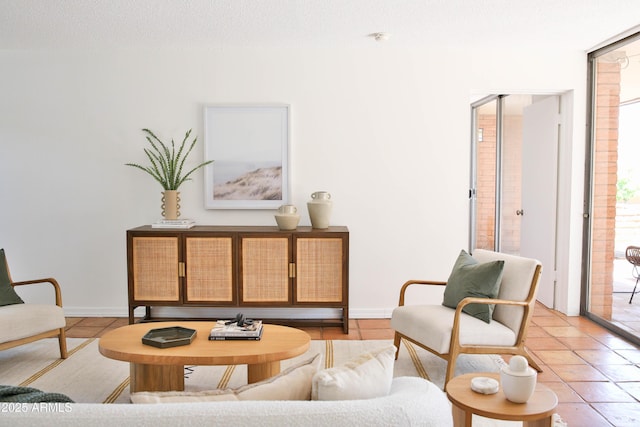 5246 N 20th St Unit B1, Phoenix, AZ 85016 - living room featuring baseboards
