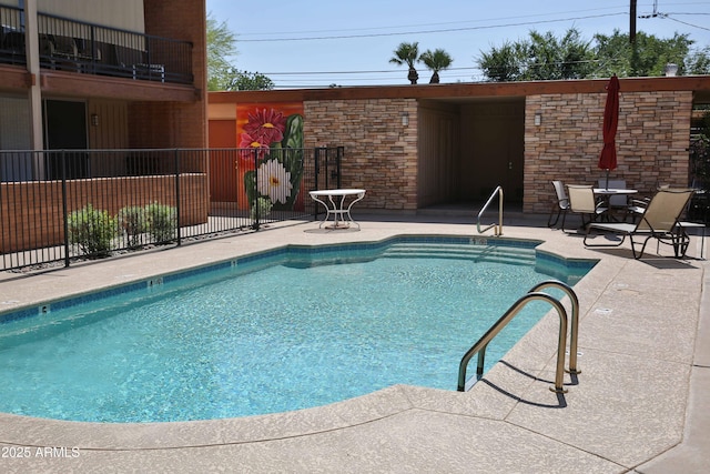 5246 N 20th St Unit B1, Phoenix, AZ 85016 - community pool with a patio area