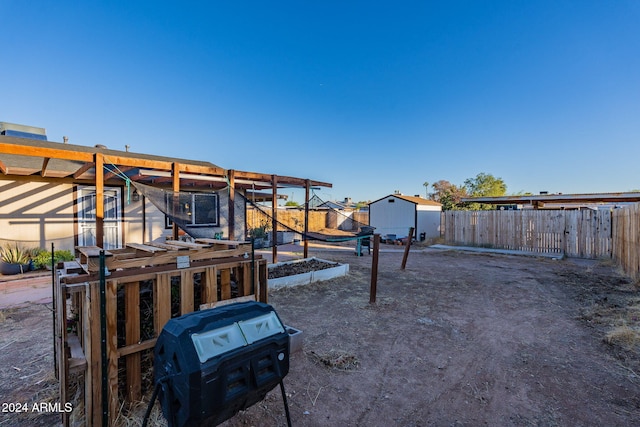 view of yard with a shed