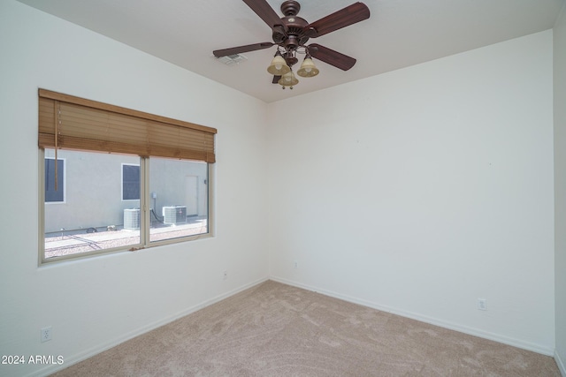 carpeted spare room featuring ceiling fan