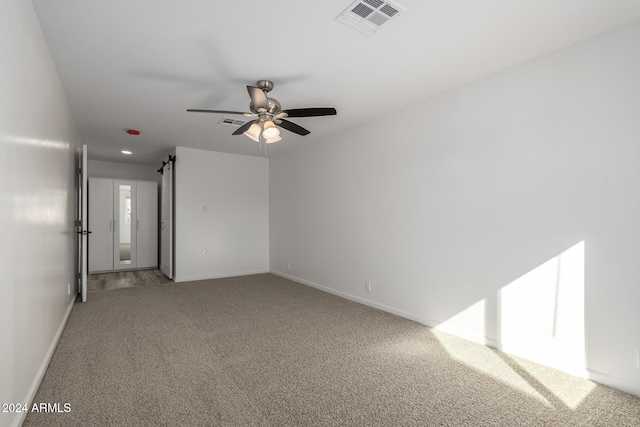 unfurnished room featuring ceiling fan and carpet