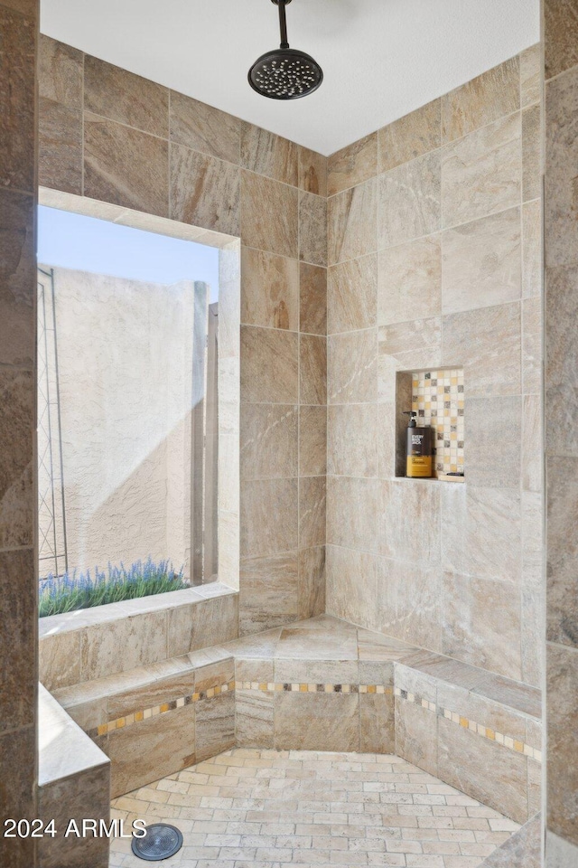 bathroom featuring a tile shower