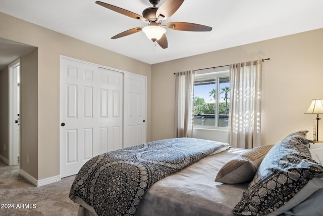 bedroom featuring carpet floors, ceiling fan, and a closet