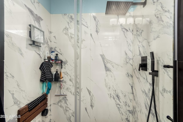 bathroom featuring tiled shower