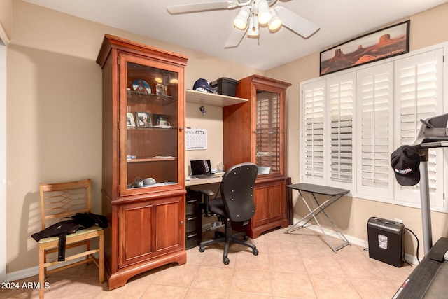 office area with ceiling fan