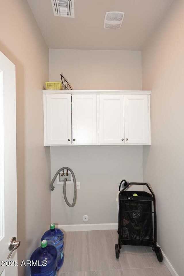 16705 E Almont Dr Unit A, Fountain Hills, AZ 85268 - clothes washing area with hookup for a washing machine, visible vents, and baseboards