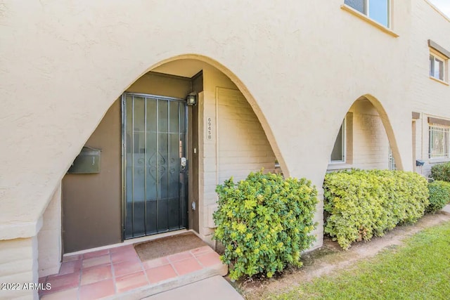 6945 E Osborn Rd Unit B, Scottsdale, AZ 85251 - entrance to property with stucco siding