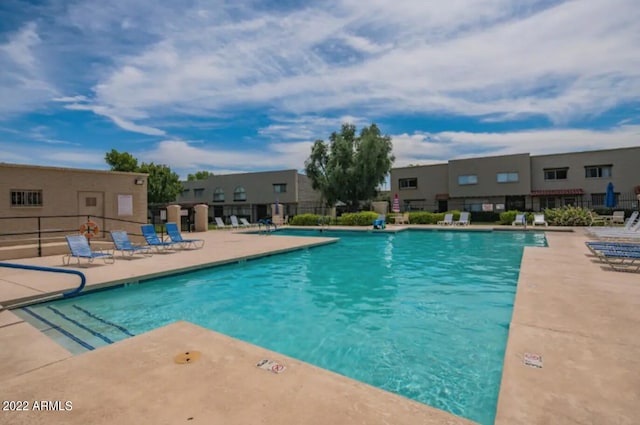 6945 E Osborn Rd Unit B, Scottsdale, AZ 85251 - community pool with a patio