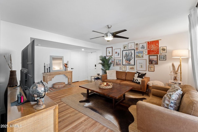 living area featuring light wood-style floors and ceiling fan