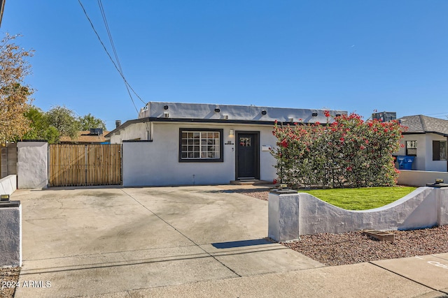 view of front of house with a front yard