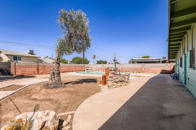 736 E Loyola Dr, Tempe, AZ 85282 - fenced backyard featuring a patio area
