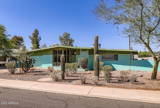 736 E Loyola Dr, Tempe, AZ 85282 - view of ranch-style house