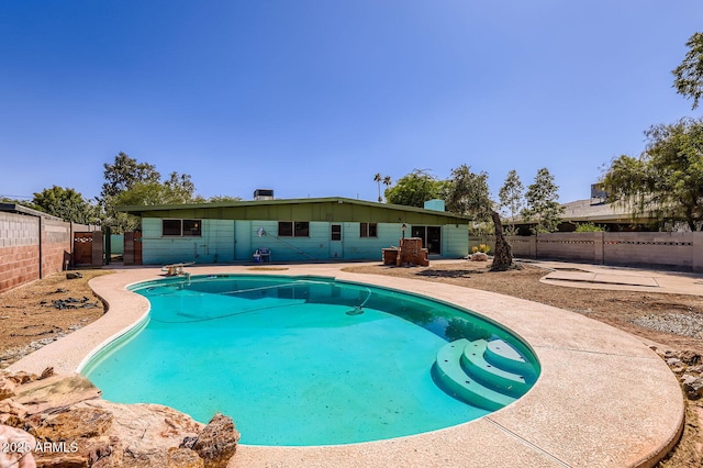 736 E Loyola Dr, Tempe, AZ 85282 - view of swimming pool featuring a fenced backyard and a patio area