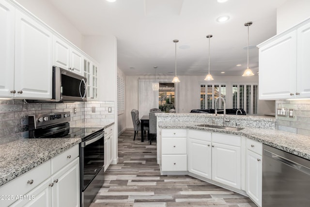 15583 W Big Sky Dr, Surprise, AZ 85374 - kitchen with white cabinetry, stainless steel appliances, sink, and pendant lighting