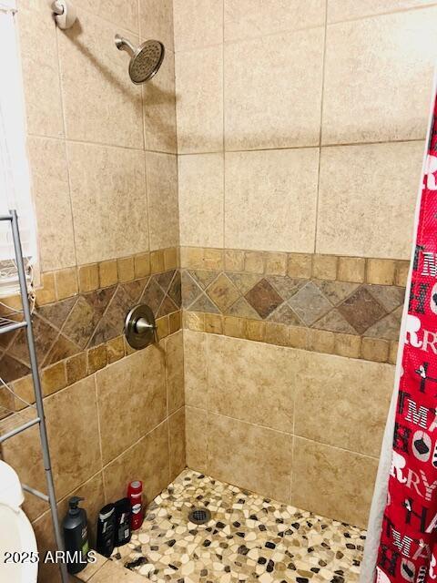 6128 W Palmaire Ave, Glendale, AZ 85301 - bathroom with a tile shower