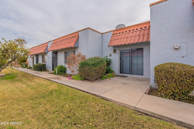 exterior space with a front yard