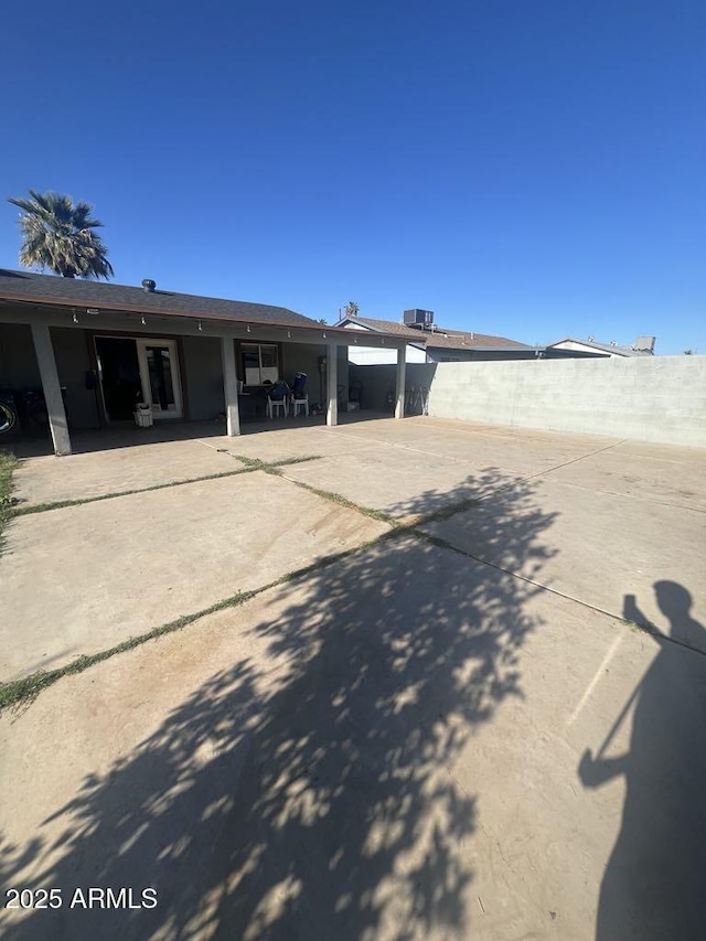 6429 W Palm Ln, Phoenix, AZ 85035 - rear view of property with a patio area