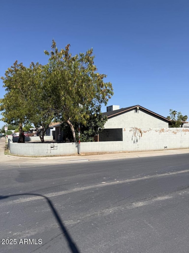 6429 W Palm Ln, Phoenix, AZ 85035 - view of property hidden behind natural elements