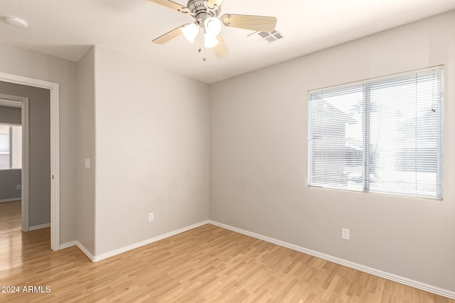 unfurnished room featuring light hardwood / wood-style floors and ceiling fan