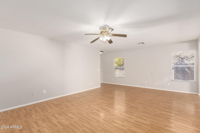 unfurnished room featuring light wood-type flooring and ceiling fan