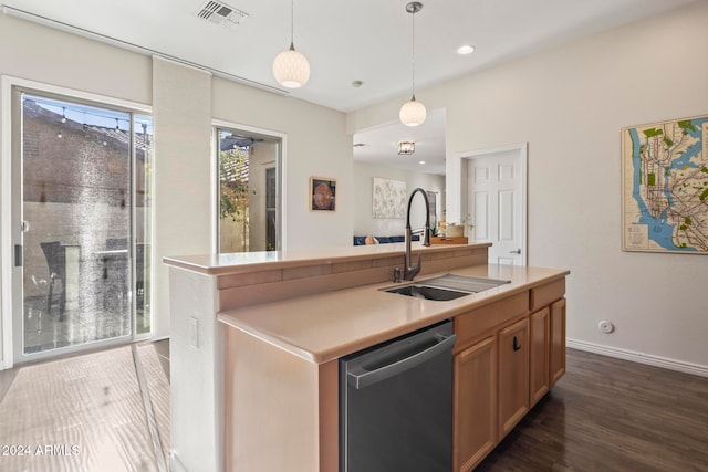 kitchen featuring dark hardwood / wood-style flooring, sink, dishwasher, hanging light fixtures, and an island with sink