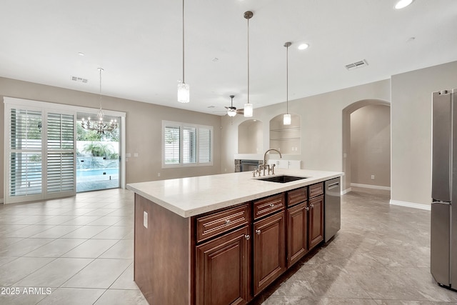 kitchen featuring a sink, visible vents, arched walkways, and appliances with stainless steel finishes