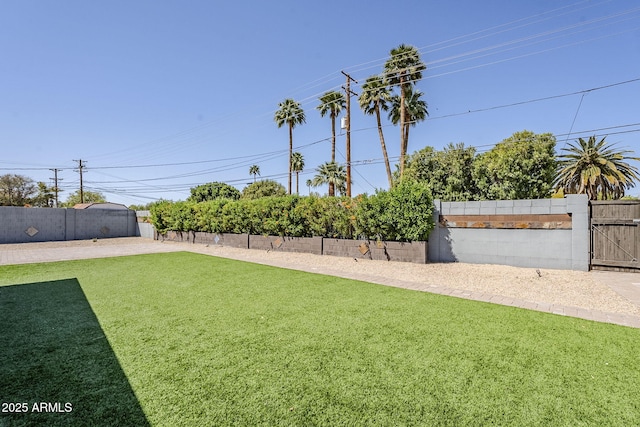 3138 N 82nd Pl, Scottsdale, AZ 85251 - view of yard featuring a fenced backyard and a gate