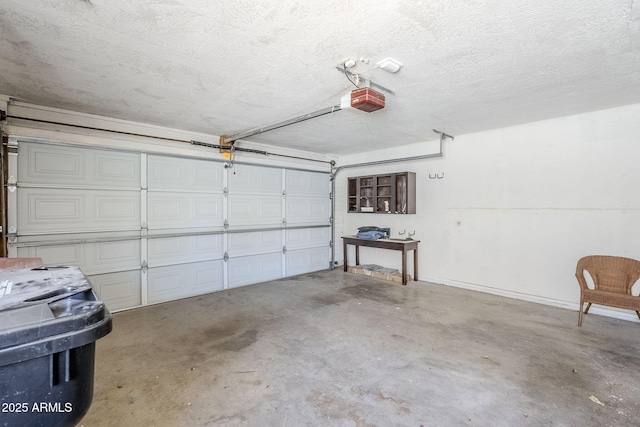 3138 N 82nd Pl, Scottsdale, AZ 85251 - garage featuring a garage door opener