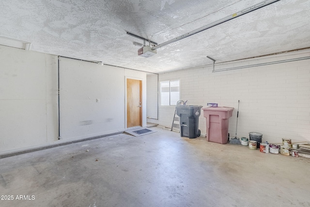 3138 N 82nd Pl, Scottsdale, AZ 85251 - garage featuring a garage door opener