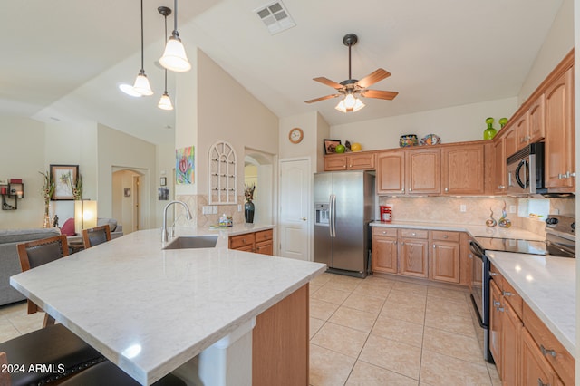 kitchen with backsplash, stainless steel appliances, ceiling fan, and sink