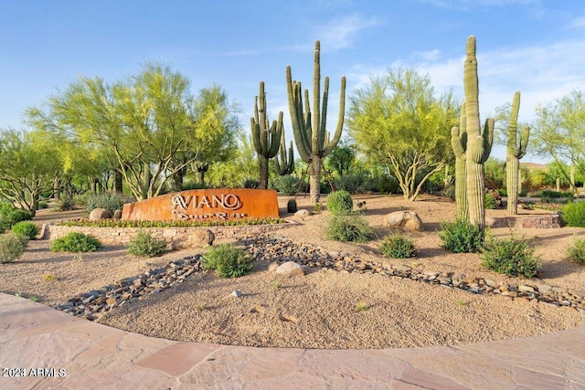 view of community / neighborhood sign