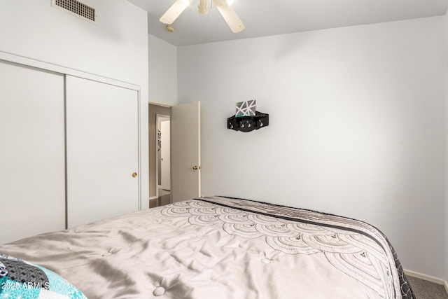 bedroom featuring ceiling fan, carpet floors, and a closet