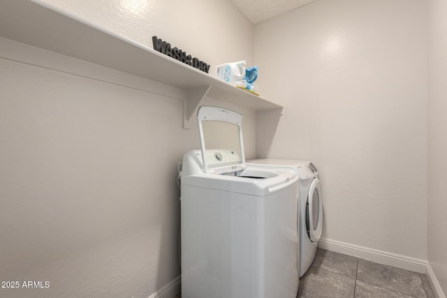 laundry room with independent washer and dryer and baseboards