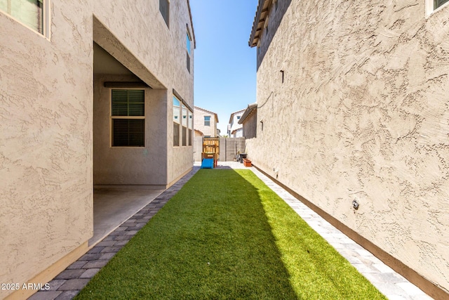 view of yard featuring a patio