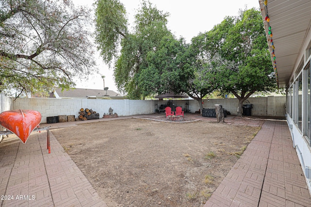 view of yard featuring a patio