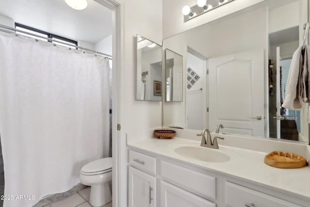 full bath with a shower with shower curtain, vanity, and toilet