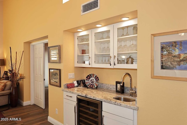 9235 N 101st St, Scottsdale, AZ 85258 - indoor wet bar with beverage cooler and dark wood-style flooring