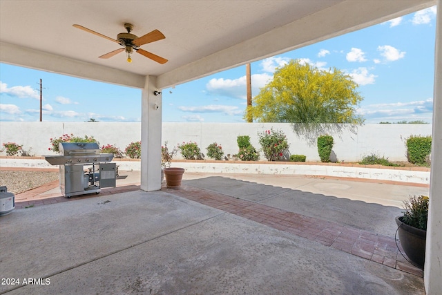 view of patio / terrace with grilling area and ceiling fan